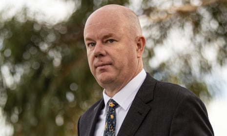 Simon Patterson, Erin’s estranged husband