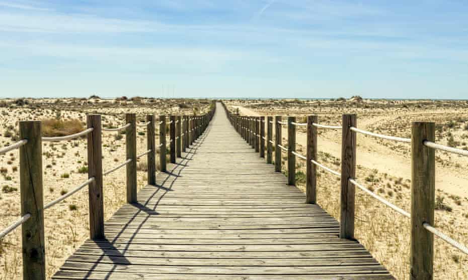 The boardwalk that leads to Armona beach