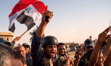 Federal police wave Iraq’s national flag in Mosul