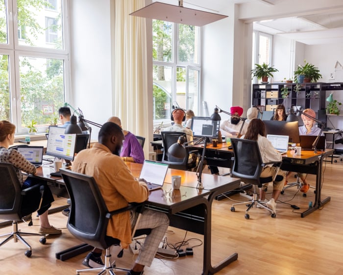 Even amid rising economic uncertainty, now is not the time to hug your job