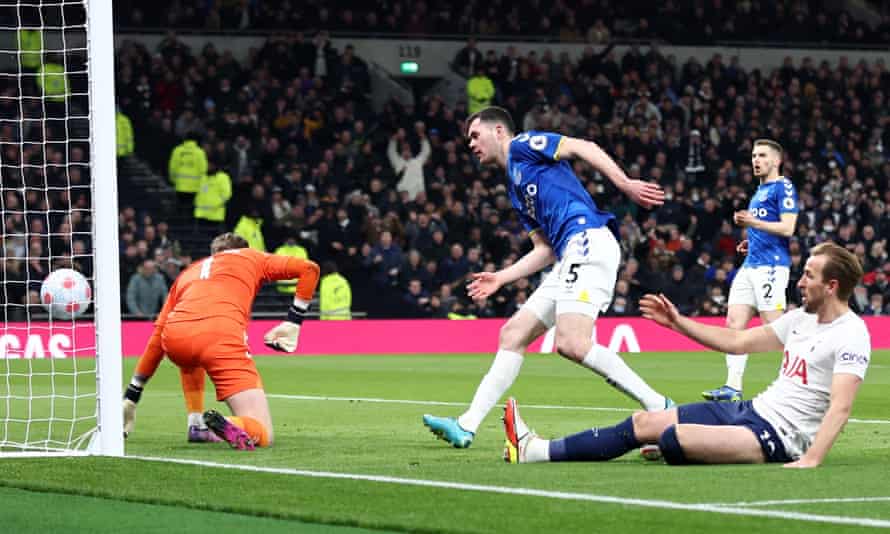 Michael Keane’s own goal gives Tottenham a 1-0 lead over Everton