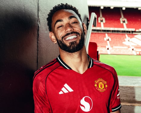 Manchester United Belanja Besar! Tapi Masih Belum Punya Striker Haus Gol?