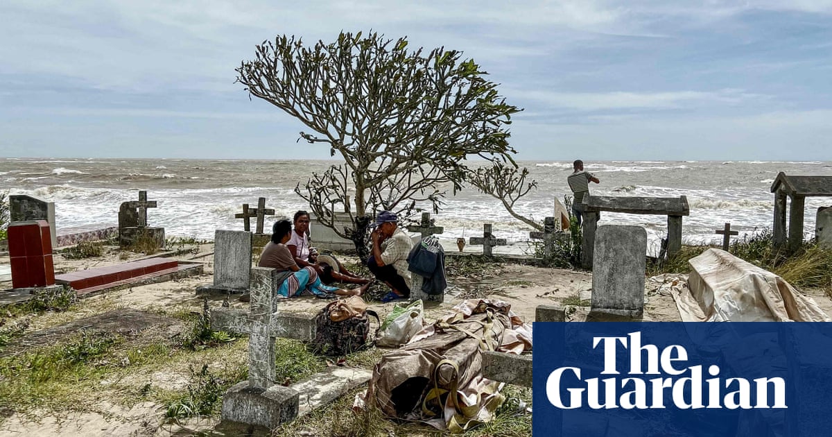 Cyclone Batsirai hits Madagascar, leaving 10 dead