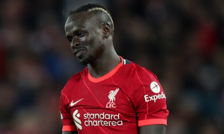 Sadio Mané limps off for Senegal to hand Liverpool fresh injury scare