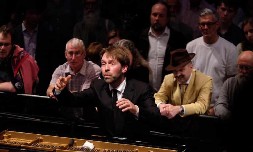 Leif Ove Andsnes and the Mahler Chamber Orchestra performed all five Beethoven piano concertos over three nights at the Proms.