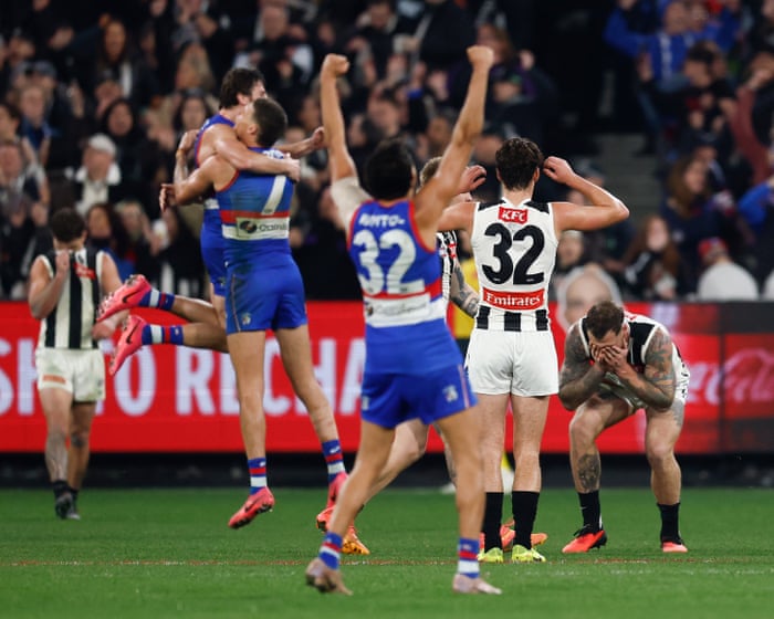 Western Bulldogs steal wildcard win as Magpies’ Membrey misses shot after siren