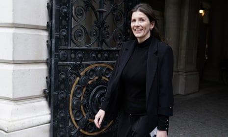 Michelle Donelan arrives in Downing Street, 19 February 2024: she is going through gateway with black ironwork, and is dressed all in black and smiling; she has long, loose dark hair
