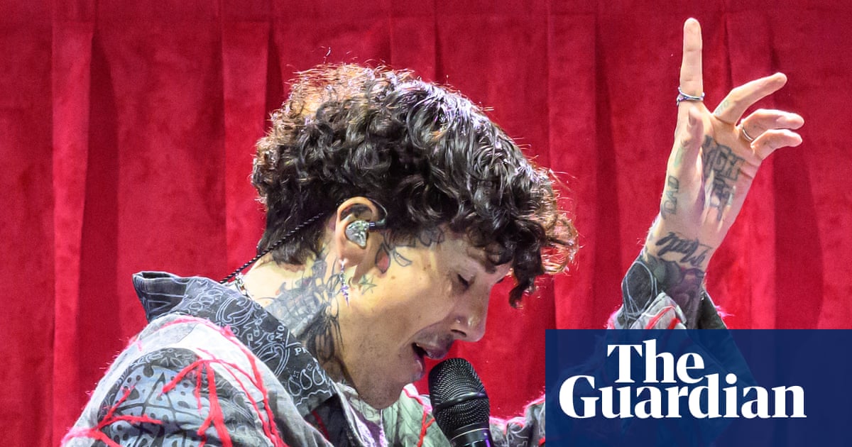 Bring Me the Horizon and Eric Clapton struck by objects thrown by audience members