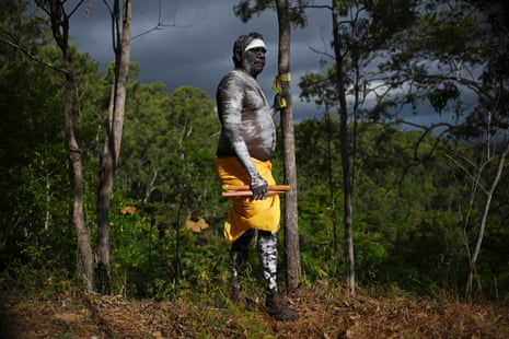 Russell Gurruwiwi of the Gumatj clan before the bunggal