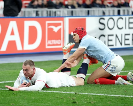 Roebuck scores England's first try.