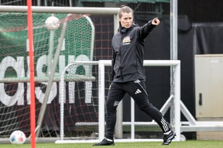 Marie-Louise Eta leads a training session