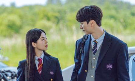 Roh Jeong-eui and Lee Chae-min in Hierarchy.