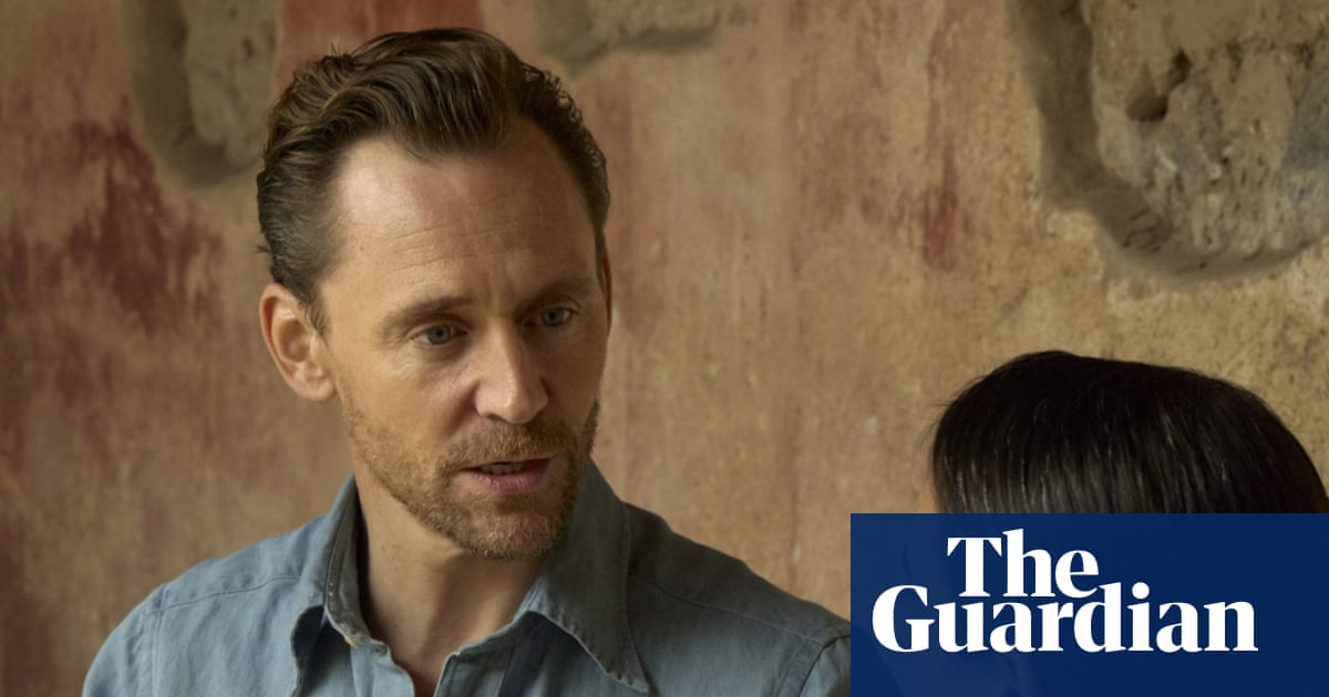 tom hiddleston thriller streaming