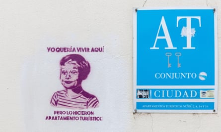 Graffiti in Seville, Spain, in defence of housing for citizens.