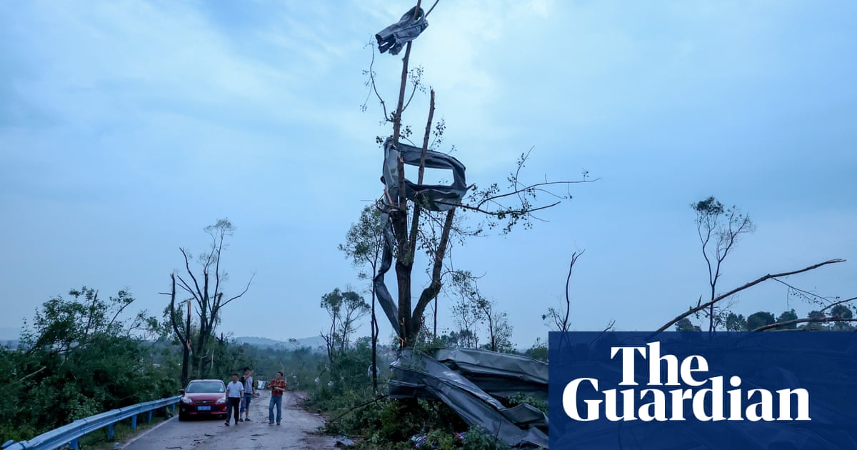 China tornadoes kill 10, injure hundreds