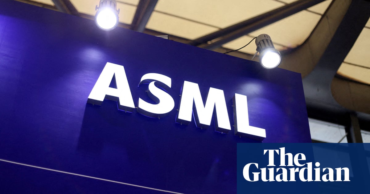Съобщава се, че ASML спира износа на високотехнологични чипове за Китай след искане от САЩ