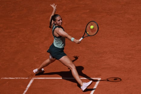 Diane Parry plays a backhand whilst on the way to taking the first set in her match against Amanda Anisimova.