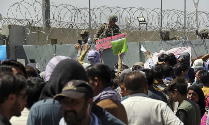 Afghanistan: large explosion hits entry gate at Kabul airport | Afghanistan  | The Guardian