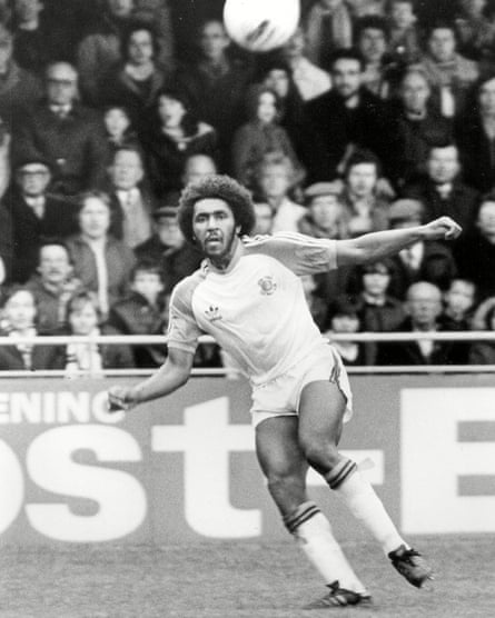 Ricky Hill playing for Luton in the 80s