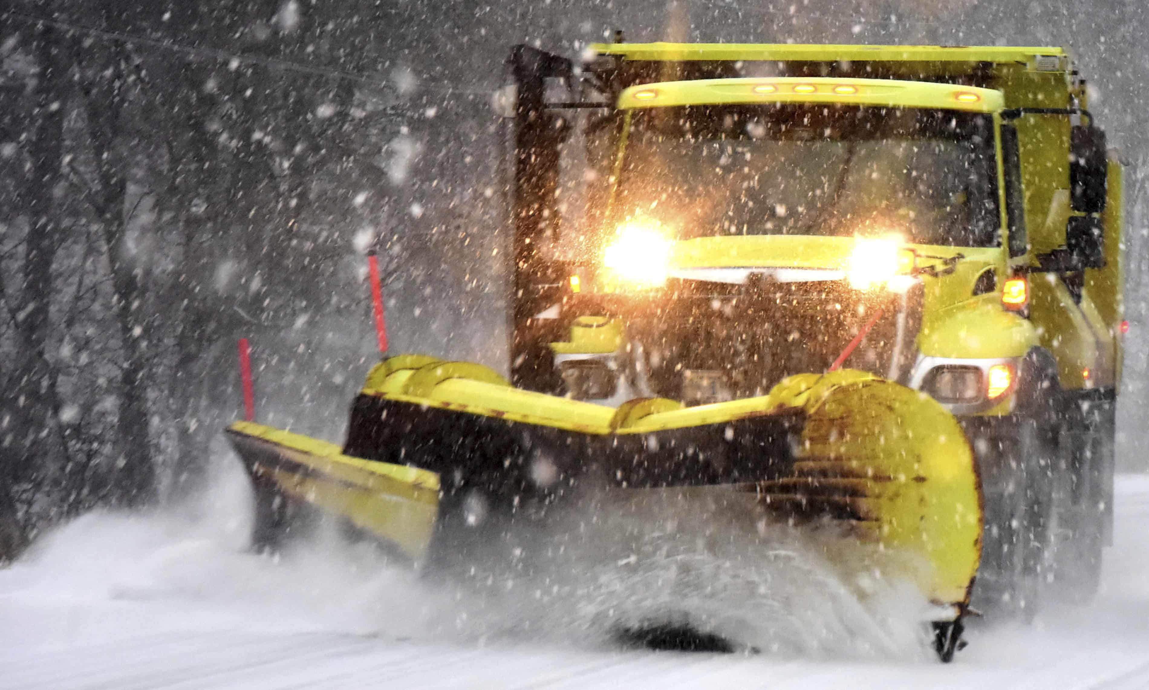 Major snowstorm in Colorado closes schools, offices and highways (theguardian.com)