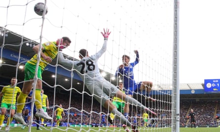 ngus Gunn of Norwich City fails to save the header of Kiernan Dewsbury-Hall of Leicester City