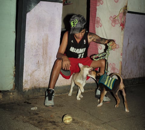 A prisoner plays with his dog and another dog belonging to a fellow prisoner. Tocuyito, Valencia 2022