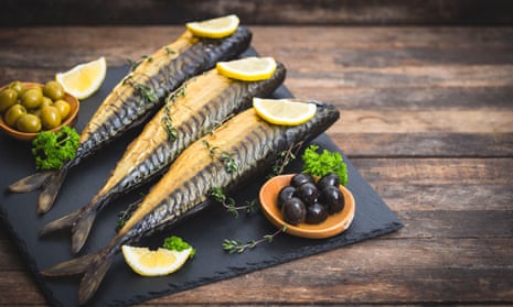 Mediterranean diet ‘can reduce heart attacks in people at higher risk’ – The Guardian