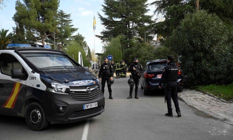 Police secure the area of the Ukraine's embassy in Madrid on November 30, 2022 after a letter bomb explosion.