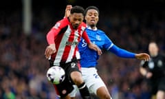 Brentford's Ethan Pinnock and Everton's Youssef Chermiti battle for the ball.