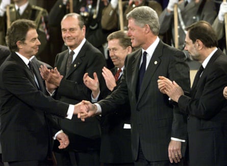 Tony Blair shaking hands with US president Bill Clinton in front of Nato secretary general Javier Solana (right), French president Jacques Chirac (second left) and the Czech president Václav Havel (third left) in 1999.
