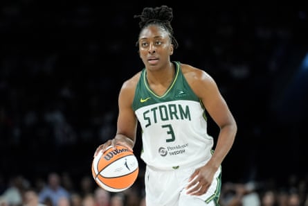 Nneka Ogwumike dribbles during a game.