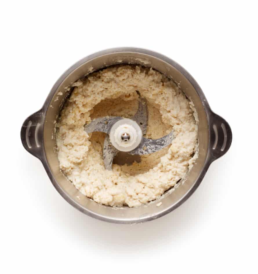 Felicity Cloake’s ajo blanco 4: blend nuts and bread.