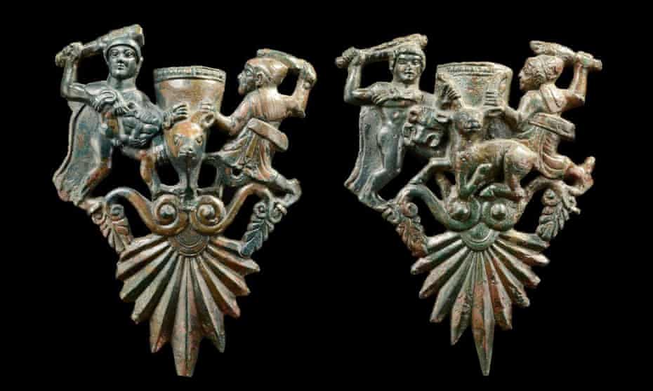Etruscan bronze attachments