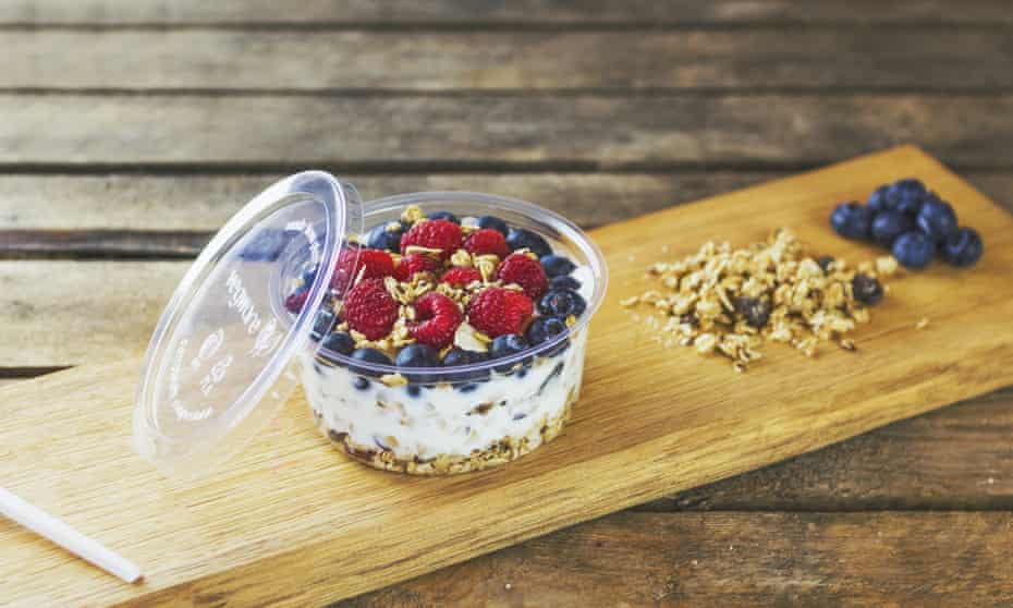 Compostable packaging with yoghurt and fruit