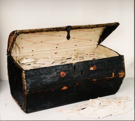 More than 2,600 17th century letters, including 600 which had never been opened, found in a leather trunk donated to a postal museum in the Hague in 1926.