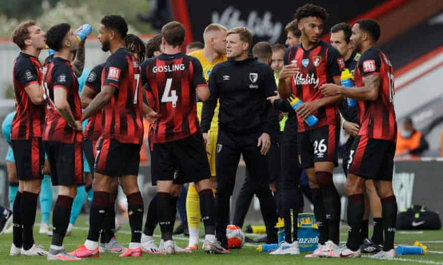 Eddie Howe with his Bournemouth players in the Premier League in the summer of 2020.
