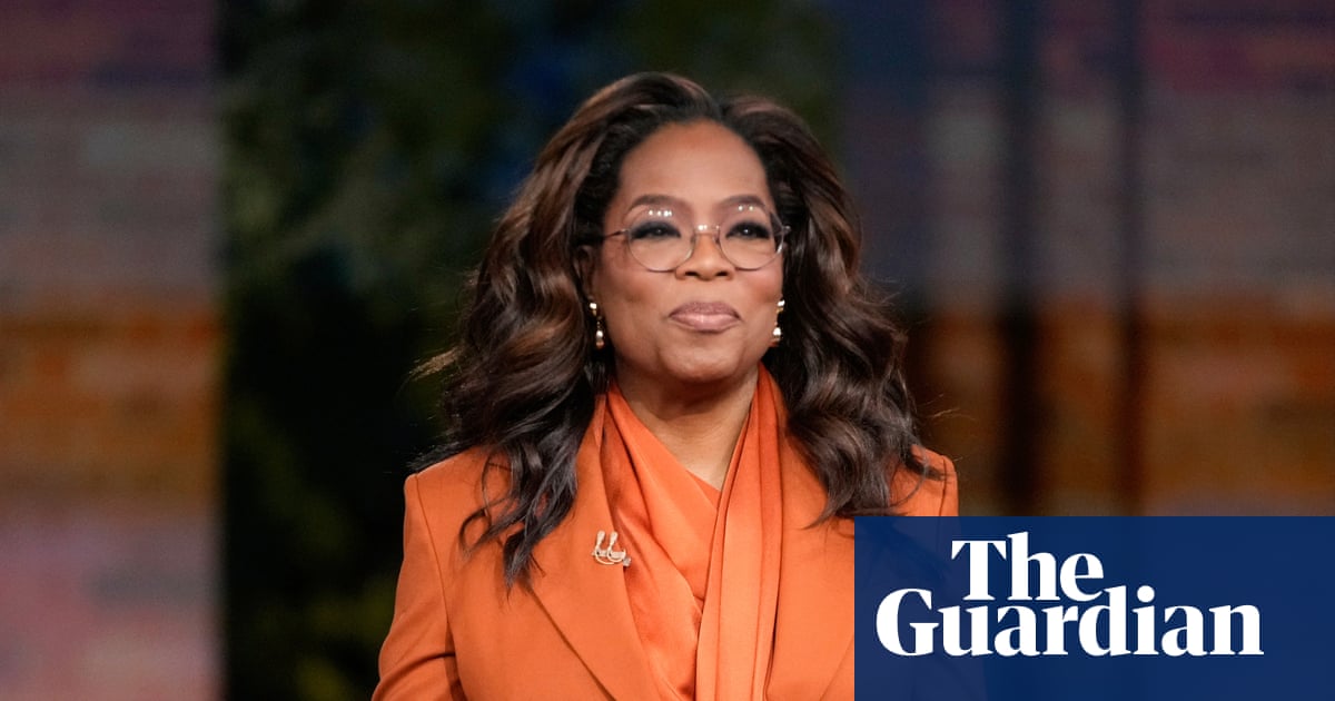 No, Oprah Winfrey didn’t block access to a road in Hawaii amid tsunami warning evacuations