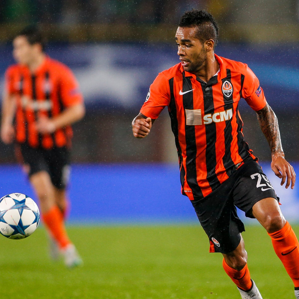 Alex Teixeira joins Jiangsu Suning from Shakhtar Donetsk in €50m move |  Shakhtar Donetsk | The Guardian