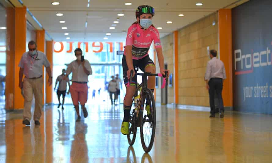 wallpapers Annemiek Van Vleuten Accident crash in giro rosa cycling