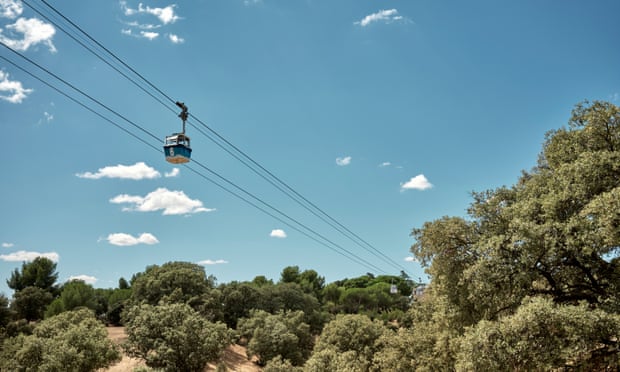 The cable car over Casa de Campo.