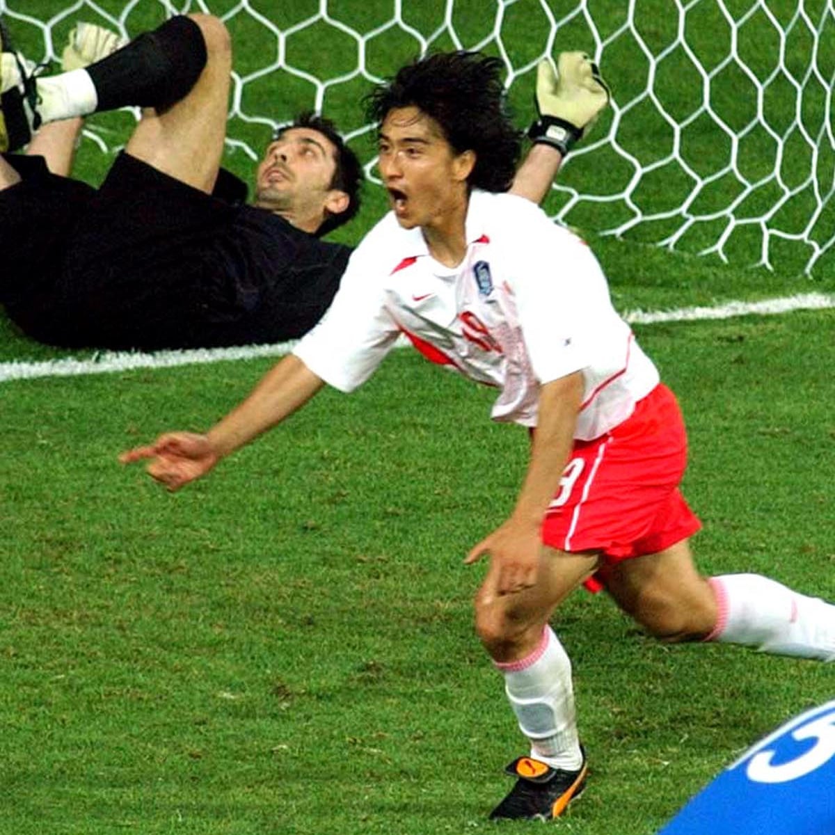World Cup Stunning Moments Italy Shocked By South Korea In 02 Italy The Guardian World Cup Stunning Moments Italy Shocked By South Korea In 02 Italy The Guardian