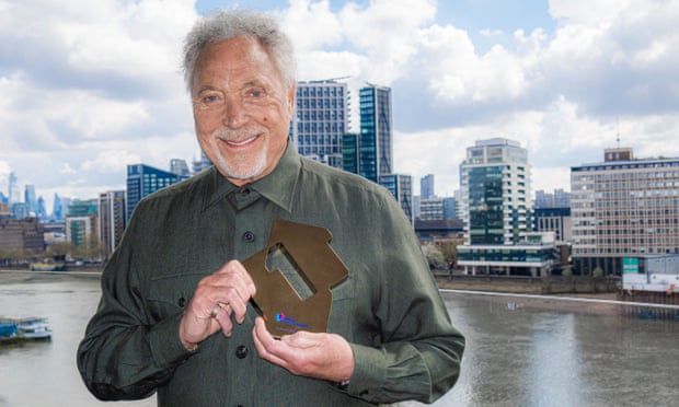 Tom Jones with his trophy for his No 1 album, Surrounded By Time.