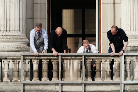 Final preparations on the balcony of Buckingham Palace.