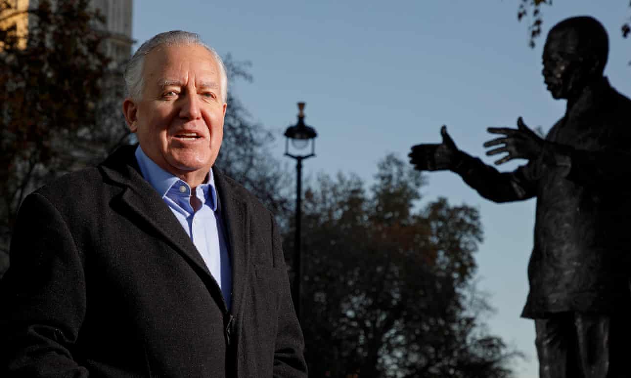 Peter Hain pide una investigación sobre el presunto papel del Ministerio de Defensa en el escándalo de sobornos de Arabia Saudita.