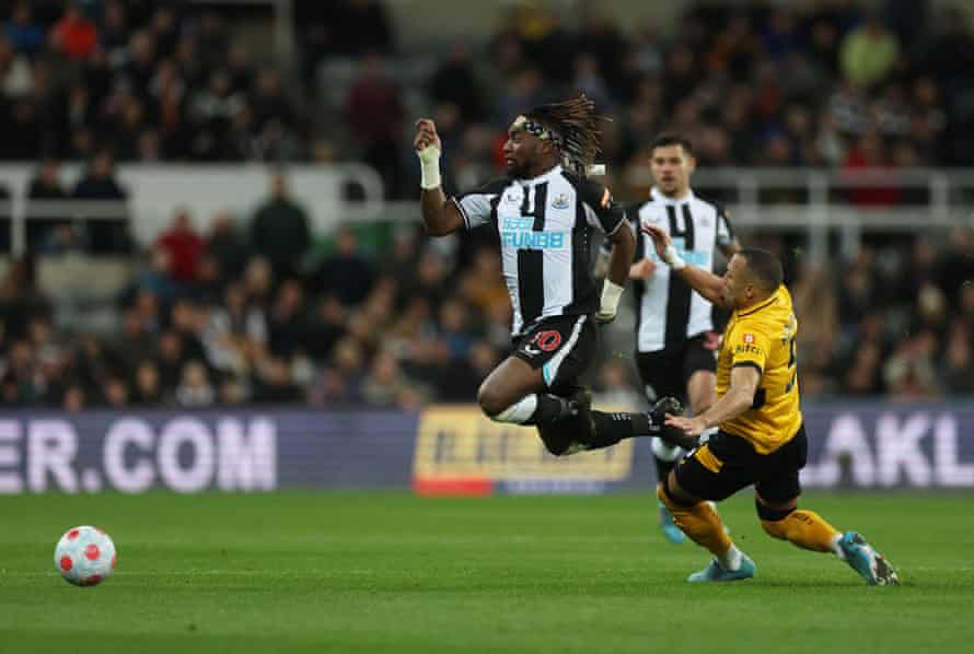 Allan Saint Maximin bat Marcal.