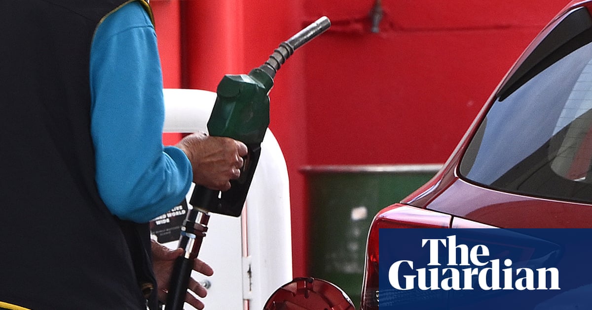 Nearly 100 NSW service stations face fines over misleading petrol prices amid fuel shortage crackdown