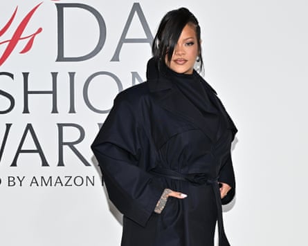 Rihanna on the red carpet at an awards show.