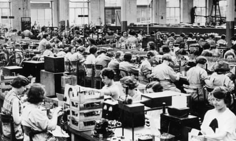 Ferranti radios being made in Moston, Manchester in 1935.