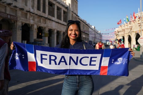No shameful half-and-half scarf for this French fan, thank goodness.