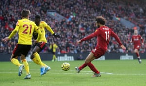 Mohamed Salah se encrespa en el gol de apertura.